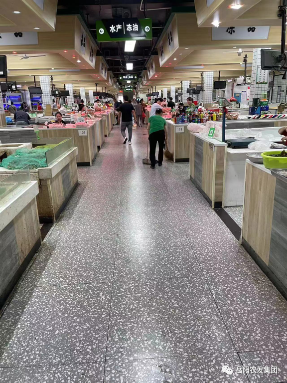 迎七一・树文明丨岳农集团组织集体大扫除